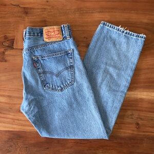 Levi’s 505 men’s straight leg denim light medium blue jean worn in 34 x 30